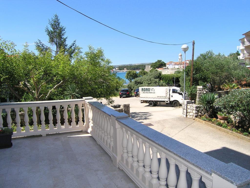 Apartment Julija Krk Town Exteriör bild