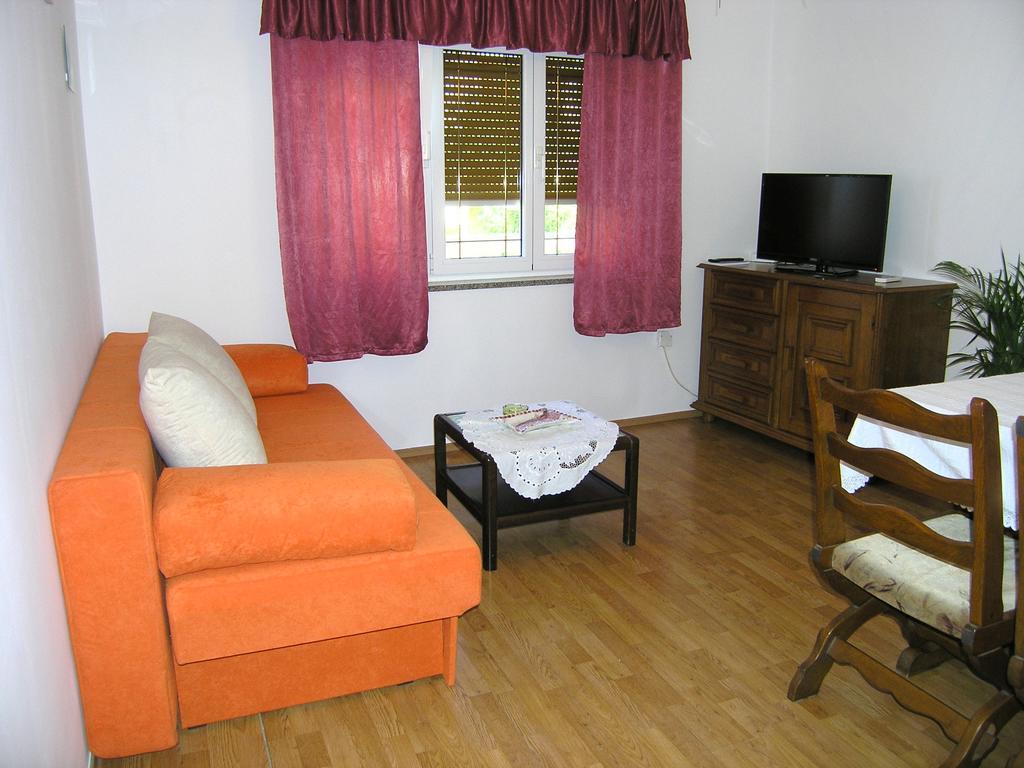 Apartment Julija Krk Town Exteriör bild