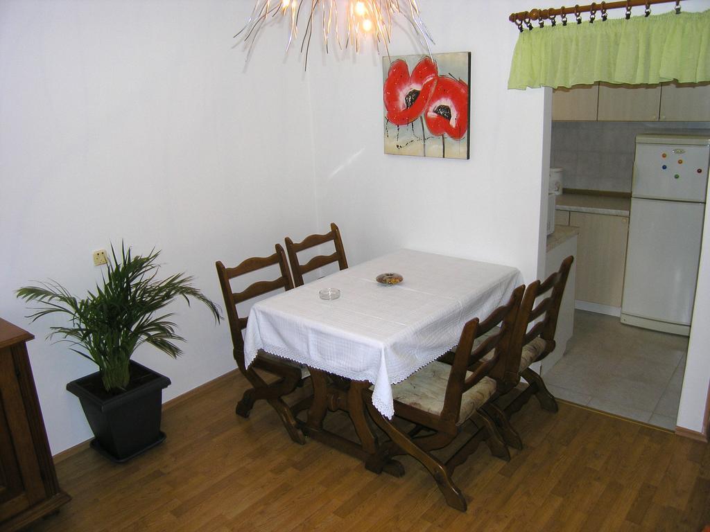 Apartment Julija Krk Town Exteriör bild