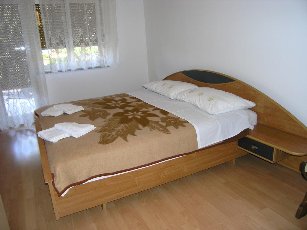 Apartment Julija Krk Town Exteriör bild