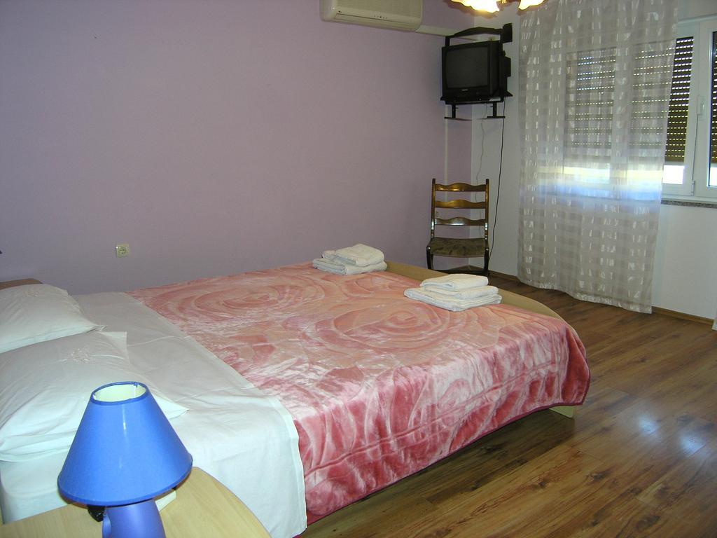 Apartment Julija Krk Town Exteriör bild